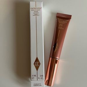 Charlotte Tilbury Beauty Light Wand in VIRAL Pinkgasm color!